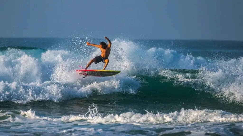 Peaks, Wildlife & Southern Surf Adventure